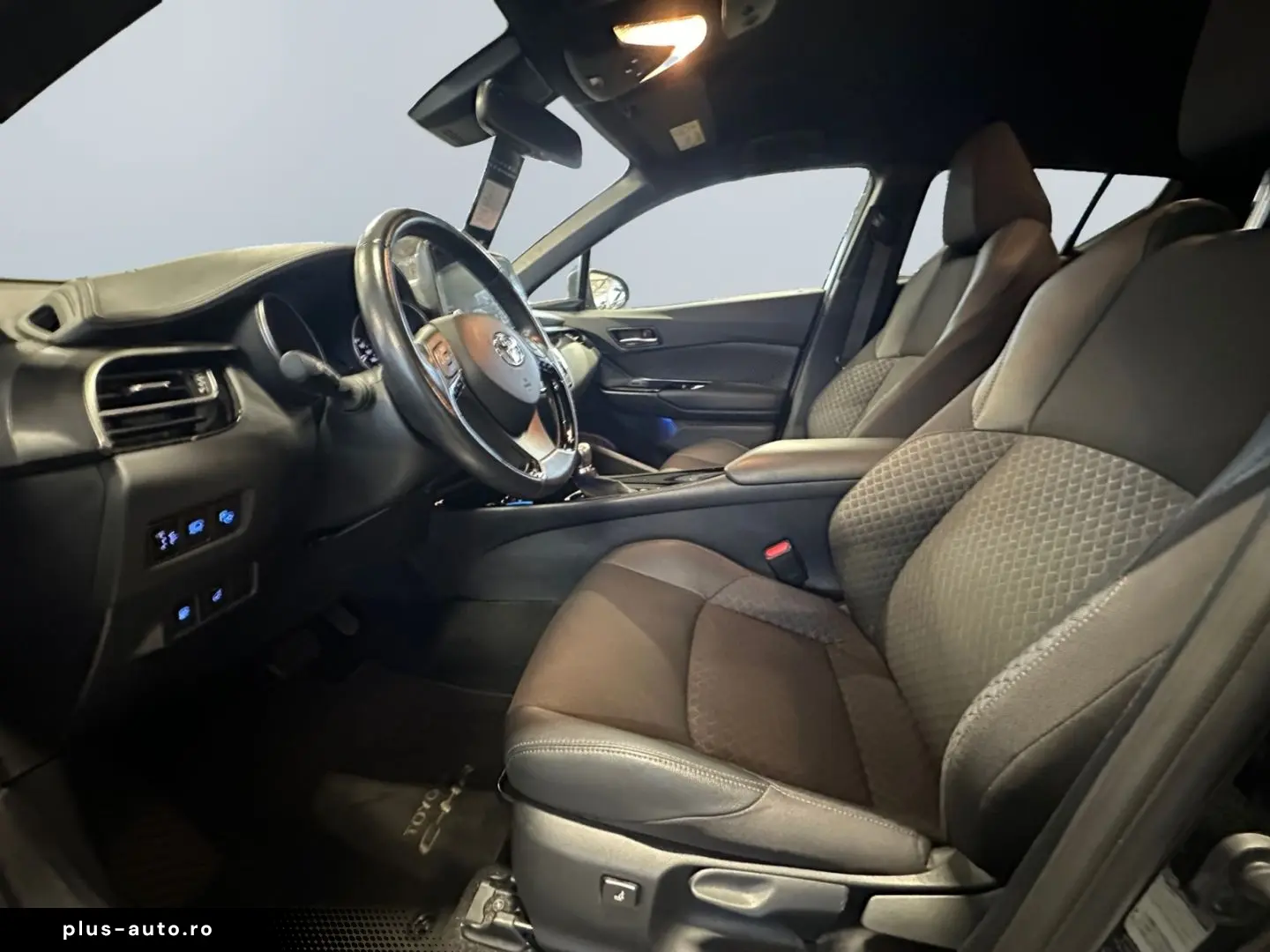 TOYOTA C-HR 2.0 Hybrid Team D  8-fach bereift RCam SHZ