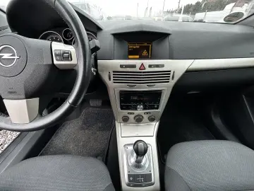 Opel Astra 1.6 MPI  Easytronic    GPL