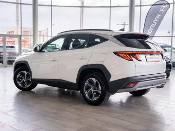 Hyundai Tucson TUCSON 1.6T-GDI   PLUG-IN 4WD 6AT STYLE