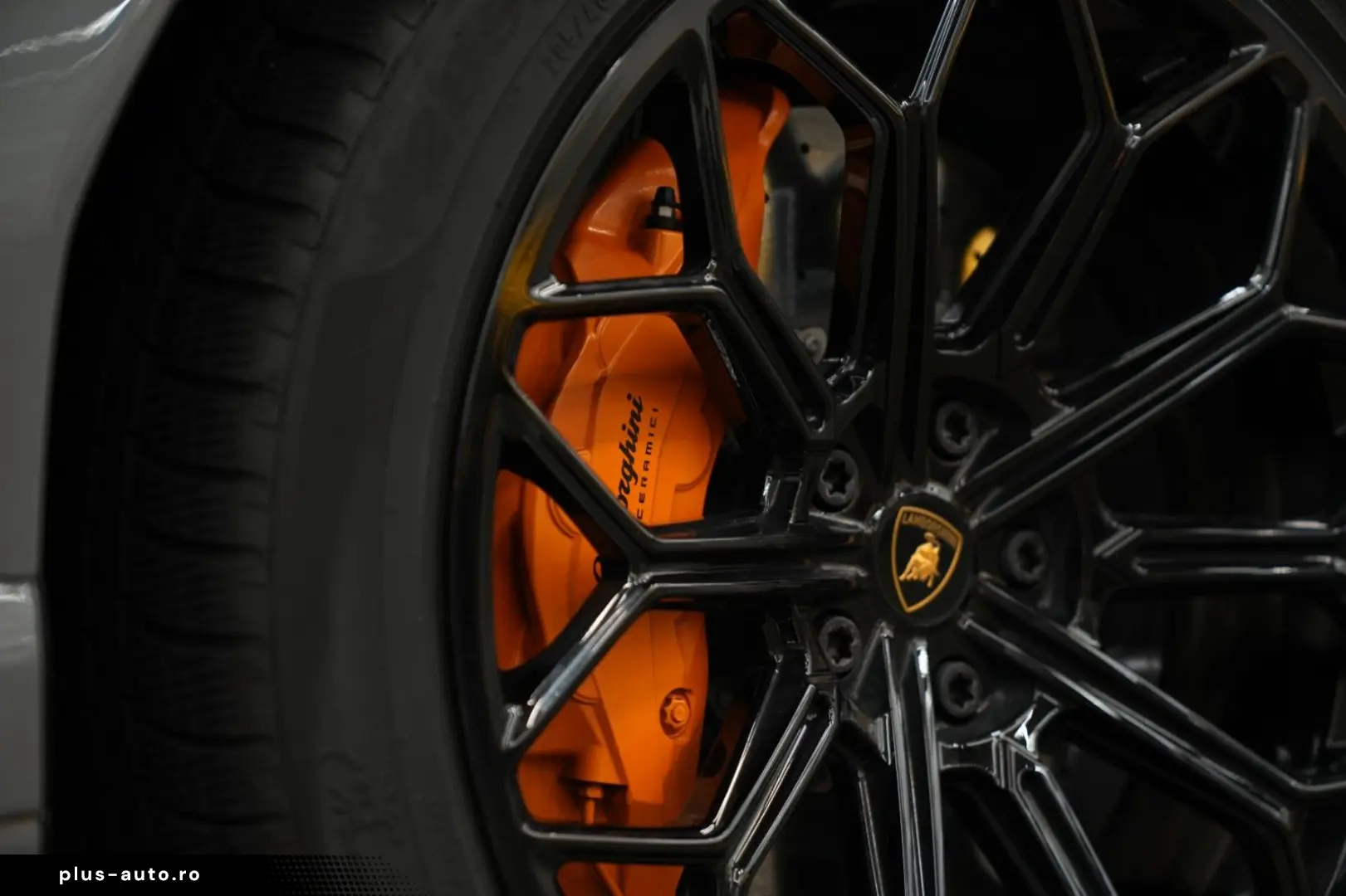 LAMBORGHINI Urus S   Matt Carbon Interior   Grigio China