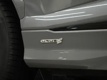 LAMBORGHINI Urus S   Matt Carbon Interior   Grigio China