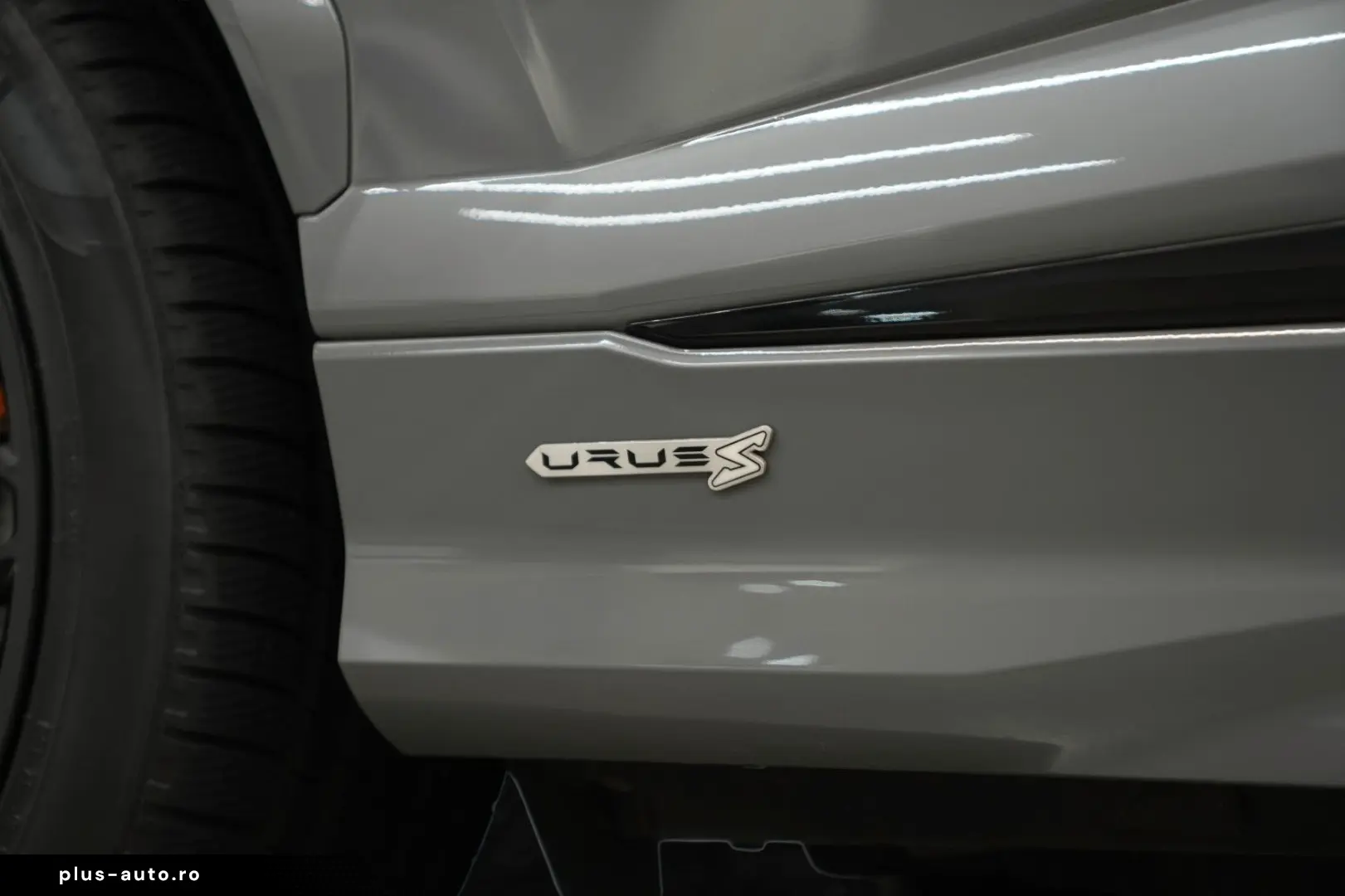 LAMBORGHINI Urus S   Matt Carbon Interior   Grigio China