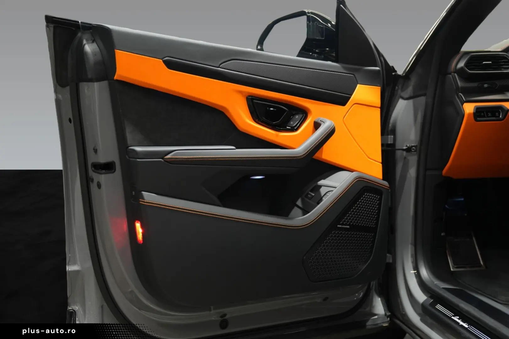 LAMBORGHINI Urus S   Matt Carbon Interior   Grigio China