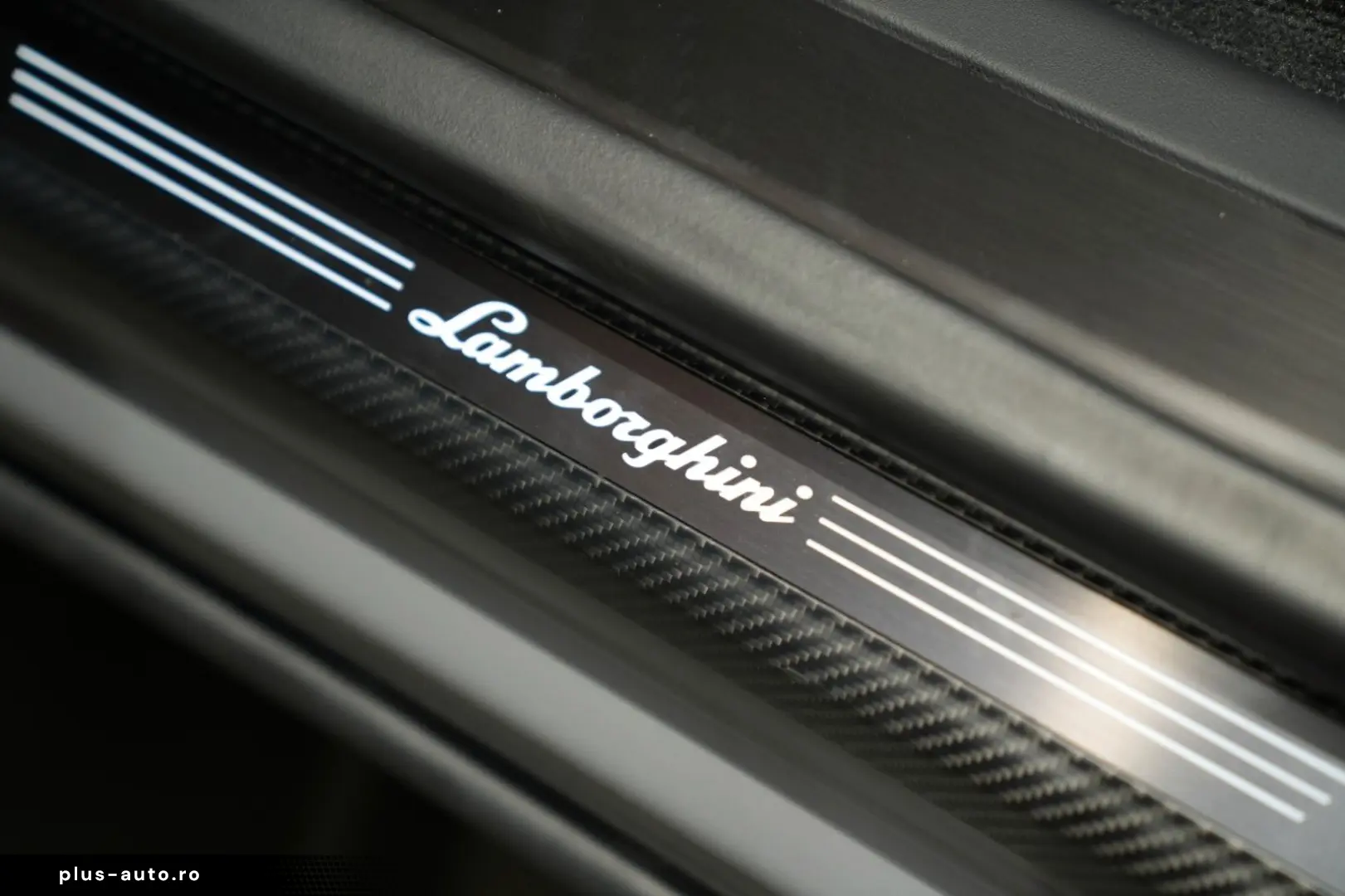 LAMBORGHINI Urus S   Matt Carbon Interior   Grigio China