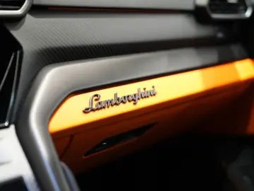 LAMBORGHINI Urus S   Matt Carbon Interior   Grigio China
