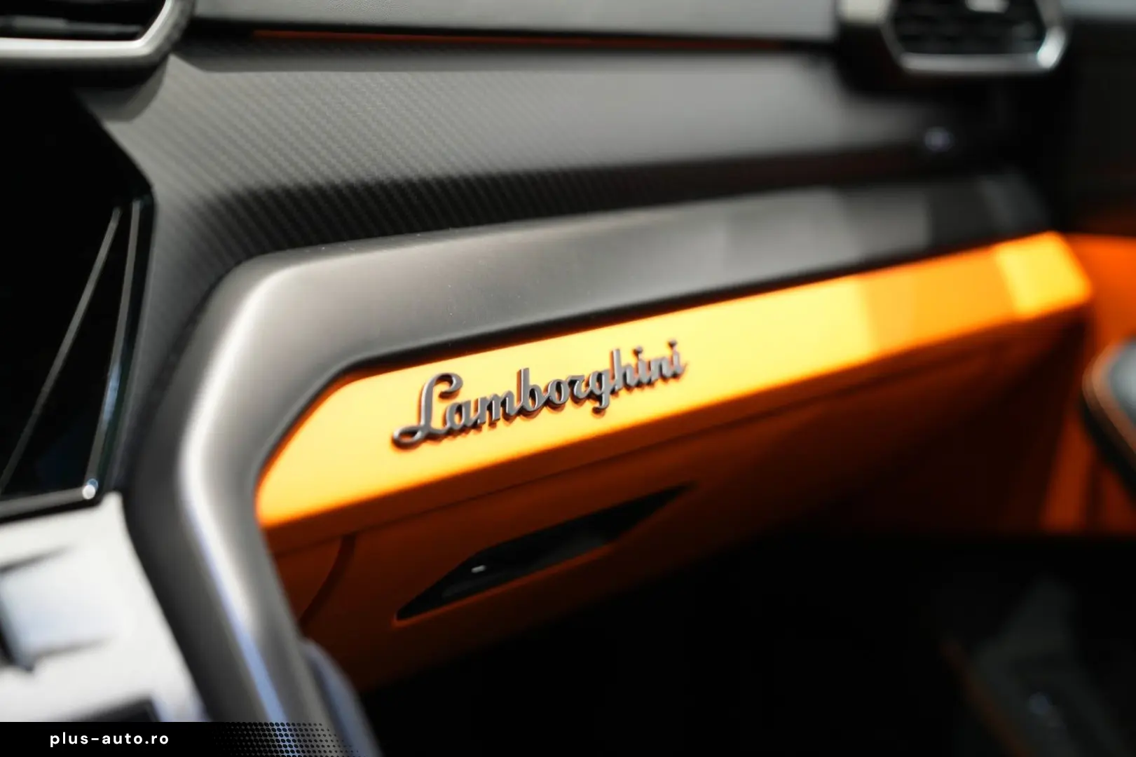 LAMBORGHINI Urus S   Matt Carbon Interior   Grigio China