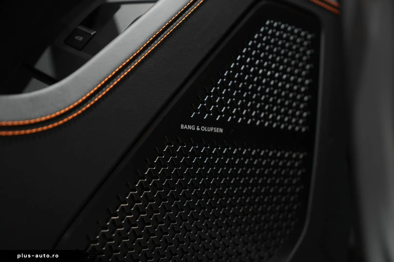 LAMBORGHINI Urus S   Matt Carbon Interior   Grigio China