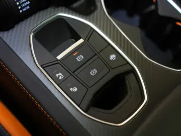 LAMBORGHINI Urus S   Matt Carbon Interior   Grigio China