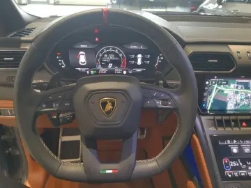 LAMBORGHINI Urus S Pano Massage Nachtsicht RearView Lenkradh
