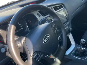 Kia Ceed 1.6 CRDi 128 ISG Platinum Edition