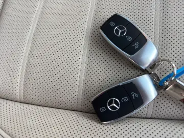 MERCEDES-BENZ GLE 400 d 4Matic 7Sitzer AMG Pano Head-Up AHK