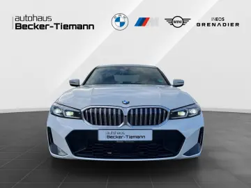 BMW 320i xDrive Lim. M-Sport HUD AHK DrivAss. ACC Pa
