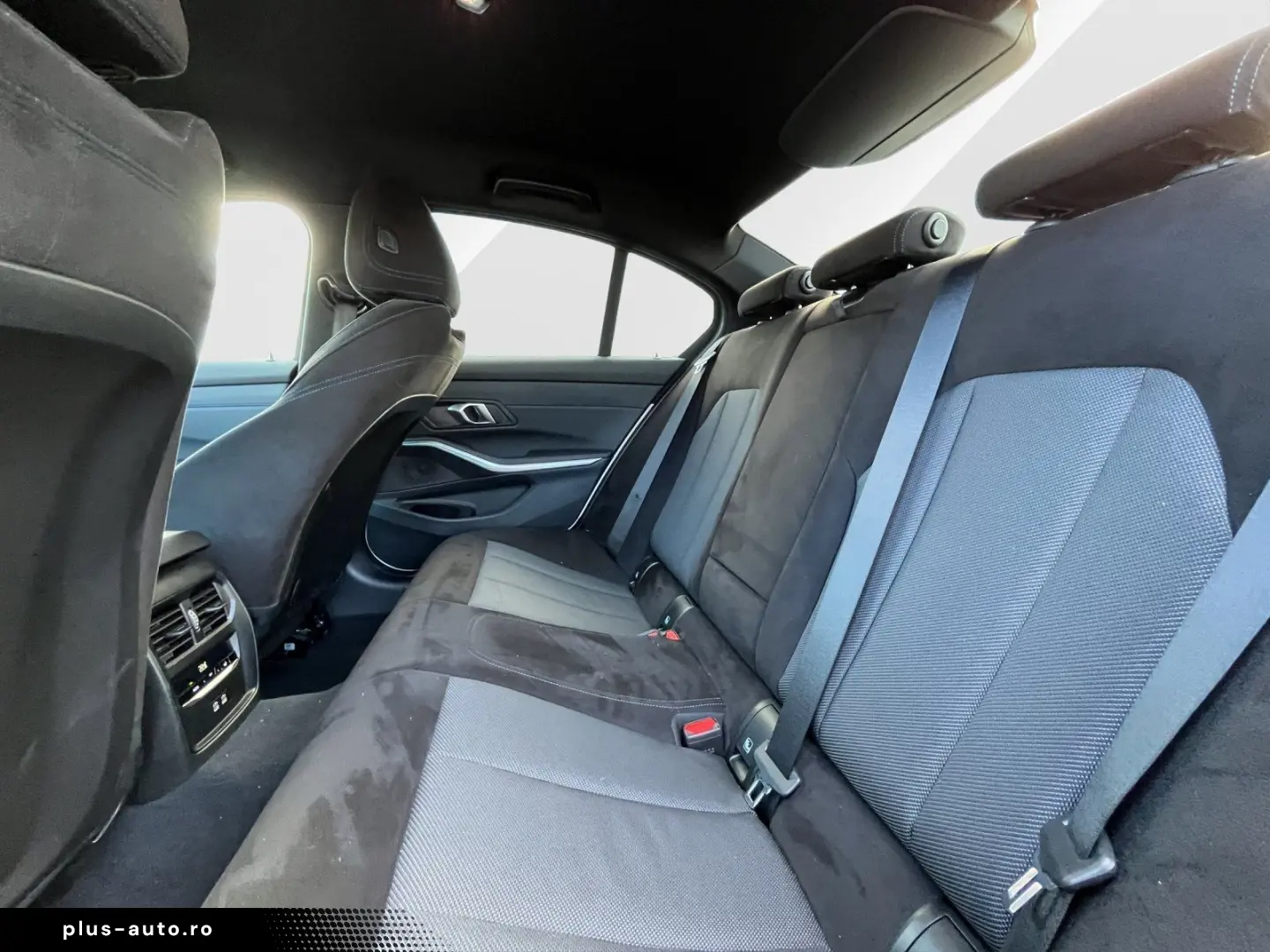 BMW 320i xDrive Lim. M-Sport HUD AHK DrivAss. ACC Pa