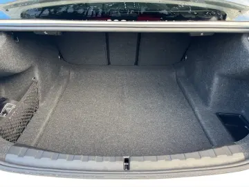 BMW 320i xDrive Lim. M-Sport HUD AHK DrivAss. ACC Pa