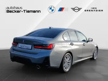 BMW 320i Limousine M-Sport AHK HUD Glasdach DrivAssP