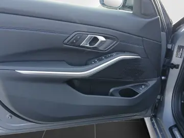 BMW 320i Limousine M-Sport AHK HUD Glasdach DrivAssP