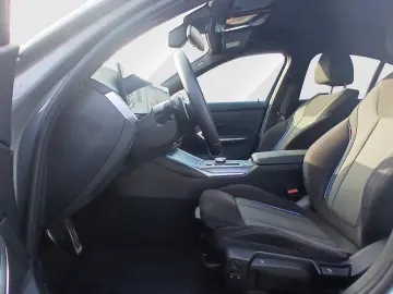 BMW 320i Limousine M-Sport AHK HUD Glasdach DrivAssP