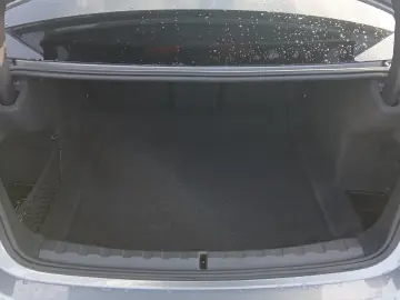 BMW 320i Limousine M-Sport AHK HUD Glasdach DrivAssP