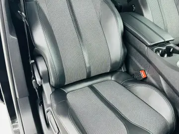 PEUGEOT 3008 2022 1.2i E6 Garantie 12 Luni Rate Avans 0  Doa