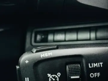 PEUGEOT 3008 2022 1.2i E6 Garantie 12 Luni Rate Avans 0  Doa