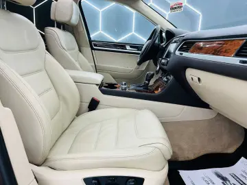 VOLKSWAGEN TOUAREG 2012 3.0D 4x4 E5 Garantie 12 Luni Rate AV