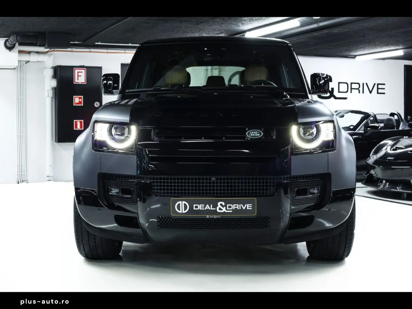 LAND ROVER Defender 110 P425 X AWD XPEL MAT BLACK PACK AHK