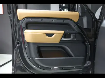 LAND ROVER Defender 110 P425 X AWD XPEL MAT BLACK PACK AHK