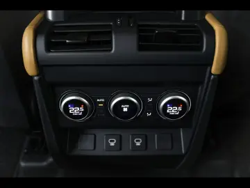 LAND ROVER Defender 110 P425 X AWD XPEL MAT BLACK PACK AHK