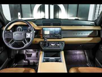 LAND ROVER Defender 110 P425 X AWD XPEL MAT BLACK PACK AHK