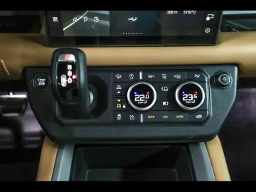 LAND ROVER Defender 110 P425 X AWD XPEL MAT BLACK PACK AHK