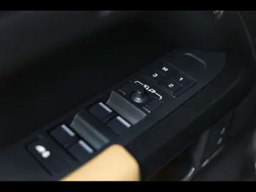 LAND ROVER Defender 110 P425 X AWD XPEL MAT BLACK PACK AHK