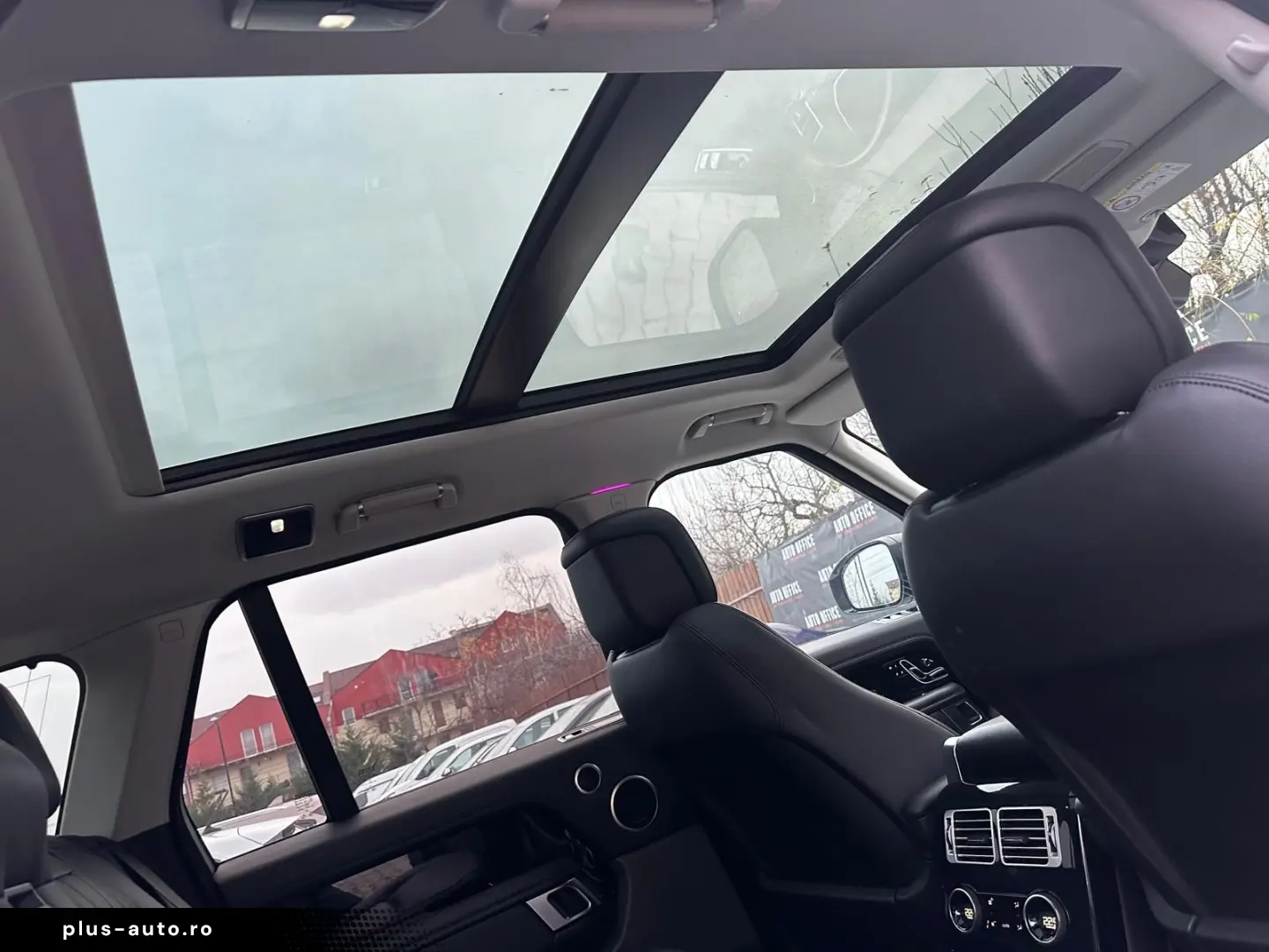 Land-Rover Range-Rover