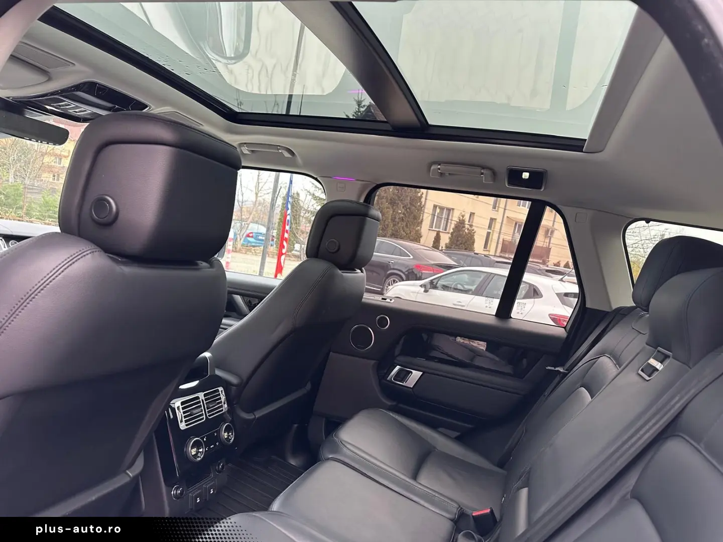 Land-Rover Range-Rover