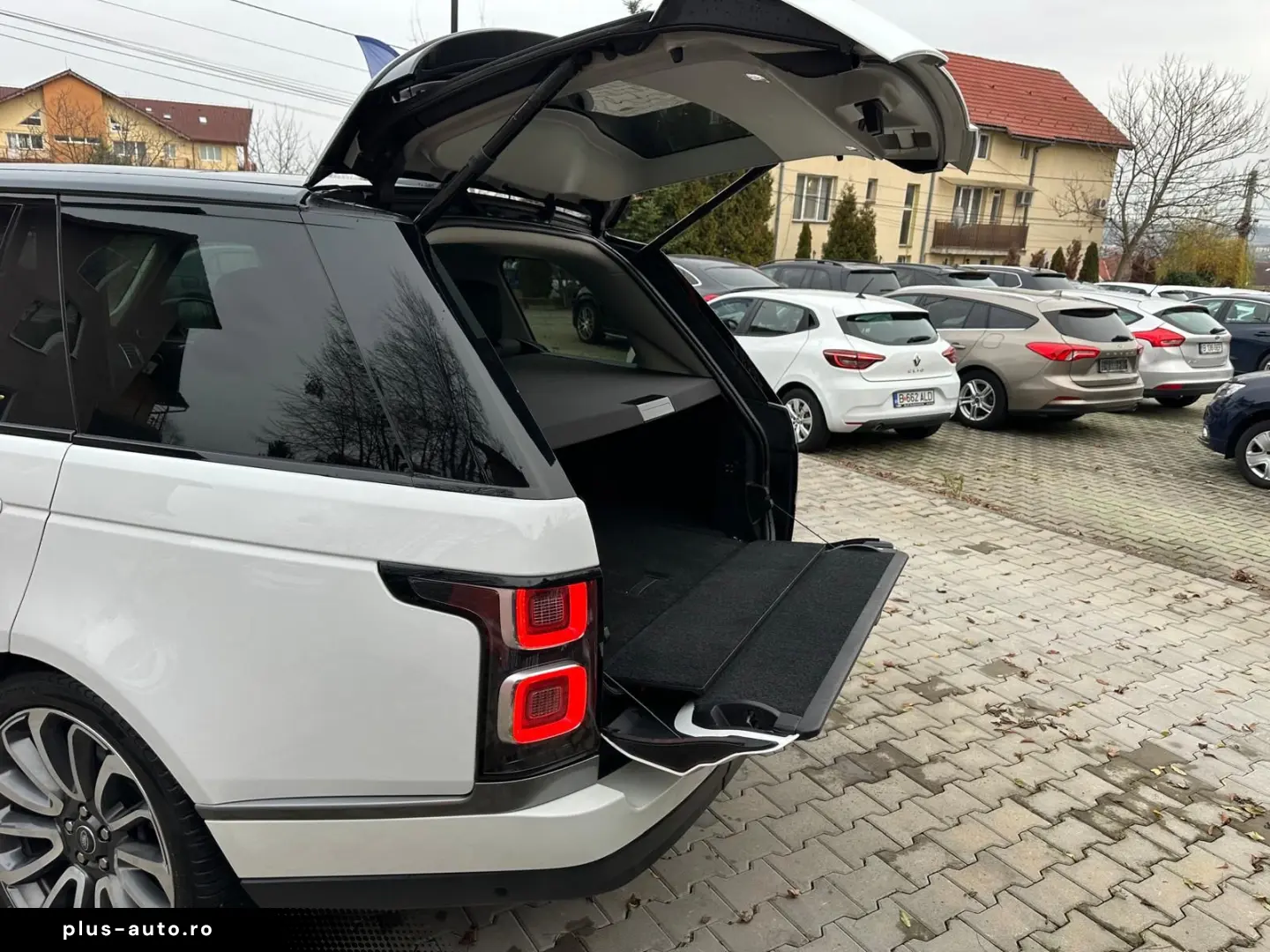 Land-Rover Range-Rover