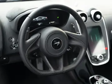 MCLAREN GT   Bowers & Wilkins   Sports Exhaust