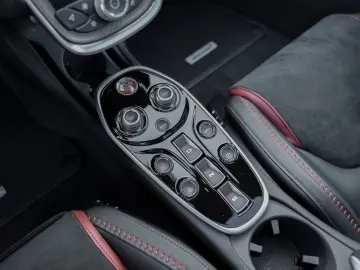 MCLAREN GT   Bowers & Wilkins   Sports Exhaust