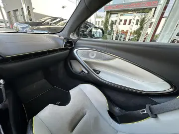 MCLAREN Artura PHEV 7 4kWh