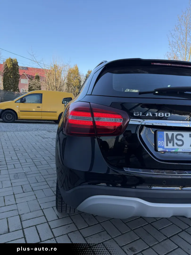 Mercedes GLA 180 Start-up Edition Automat Benzina