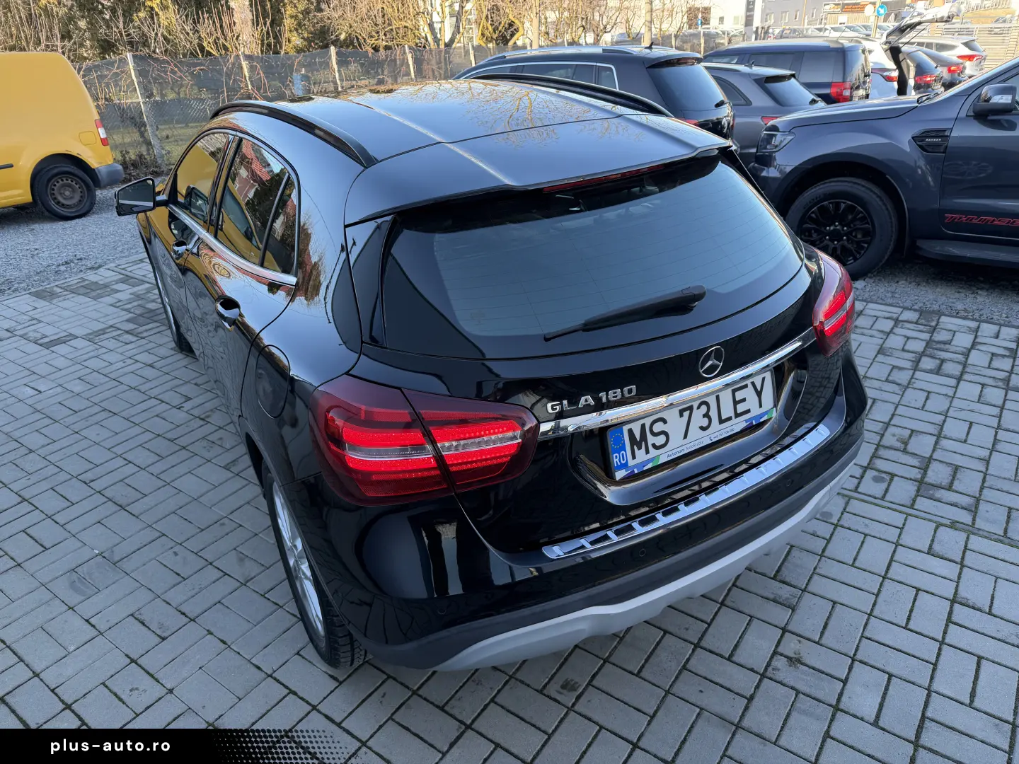 Mercedes GLA 180 Start-up Edition Automat Benzina