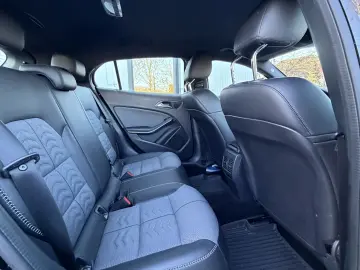 Mercedes GLA 180 Start-up Edition Automat Benzina