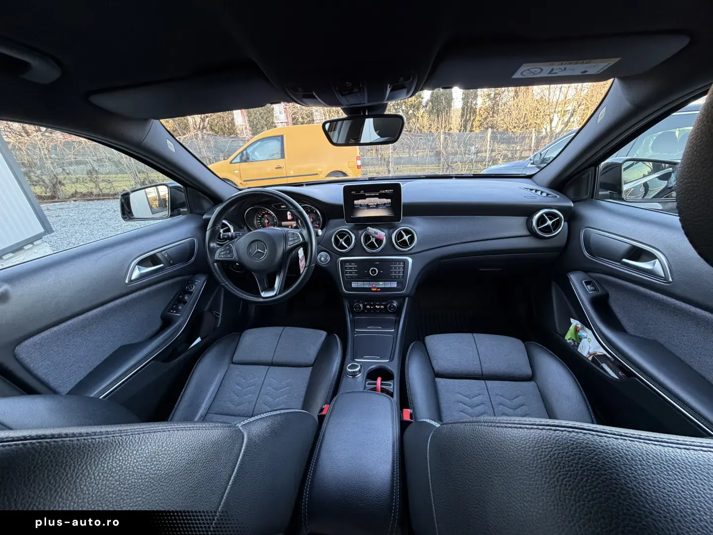 Mercedes GLA 180 Start-up Edition Automat Benzina