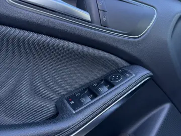 Mercedes GLA 180 Start-up Edition Automat Benzina