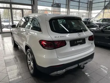 MERCEDES-BENZ GLC 220 d 4Matic LED Navi MBUX R.Cam AHK