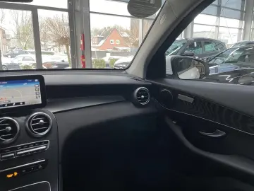 MERCEDES-BENZ GLC 220 d 4Matic LED Navi MBUX R.Cam AHK
