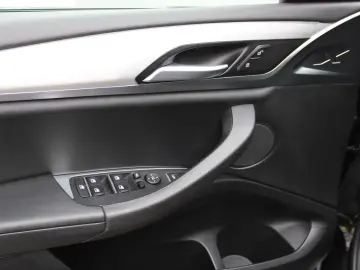 BMW X3 xDrive 20 i mild hybrid  LEDER