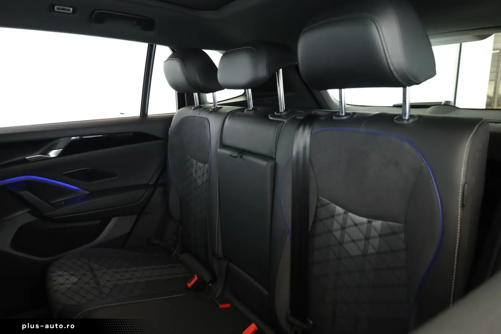 VW Tiguan 2.0 TSI DSG 4M R-Line   Pano  ACC 360