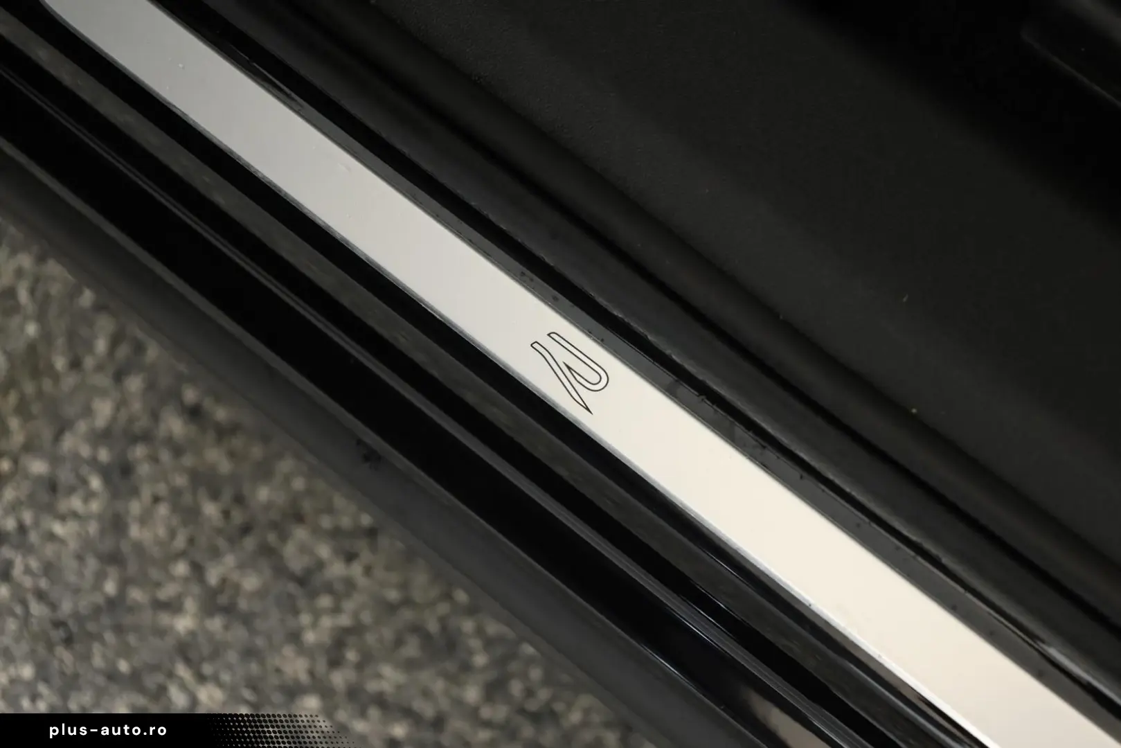 VW Tiguan 2.0 TSI DSG 4M R-Line   Pano  ACC 360