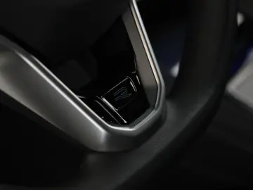 VW Tiguan 2.0 TSI DSG 4M R-Line   Pano  ACC 360