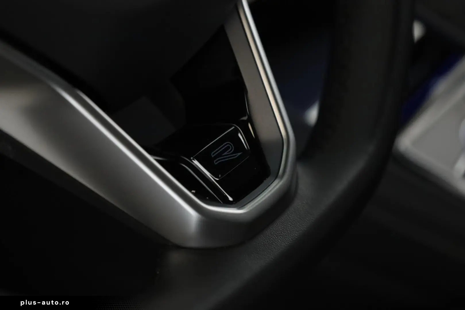 VW Tiguan 2.0 TSI DSG 4M R-Line   Pano  ACC 360