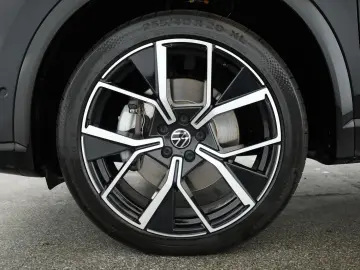 VW Tiguan 2.0 TSI DSG 4M R-Line   Pano  ACC 360